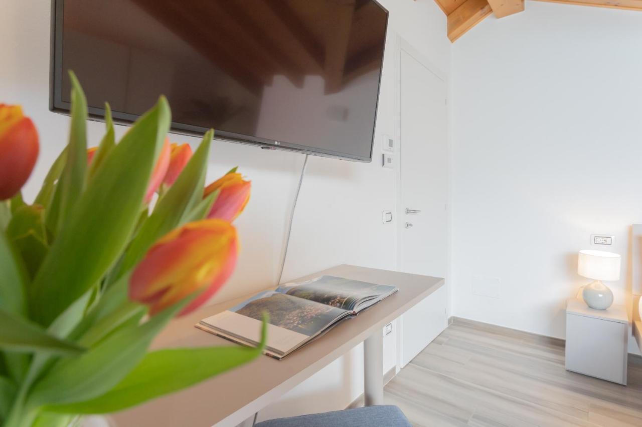 Dream Lake Apartments Lake View - Private Beach By Rent All Como Lezzeno Exterior foto